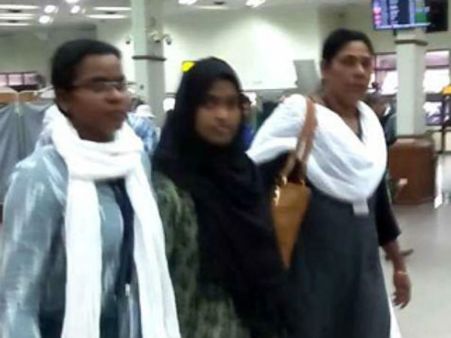 சேலம் வந்தார் கேரள மாணவி ஹாதியா! கணவரை பார்க்க முடியாதாம்.. கல்லூரி தாளாளர் கல்பனா!