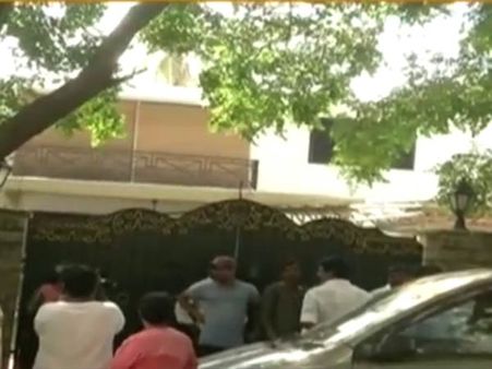 சென்னை முதல் மன்னை வரை 3 நாட்களாக நடந்த ரெய்டு! - ஆடிப்போன சசி குடும்பம்