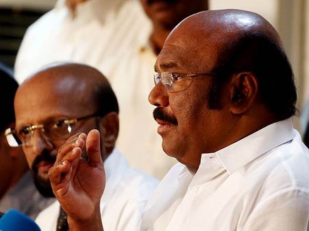 இமயமலையை எதிர்த்து நிற்கும் சிறு கற்களுக்கு வெற்றி கிடைக்காது... ஜெயக்குமாரின் தேர்தல் பொன்மொழி!