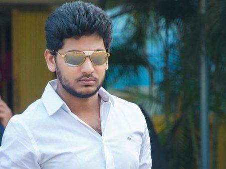 விவேக், பிரியா மட்டும்தான் மீடியாவுல பேசுவாங்களா... ஃபேஸ்புக்கில் திவாகரன் மகன் ஜெயானந்த் 'பொங்கல்’