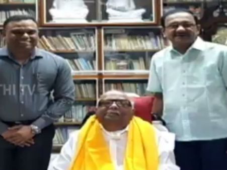 மருத்துவர்கள் ஆலோசனைப்படி மூக்கு கண்ணாடியை மாற்றிய கருணாநிதி #Karunanidhi #Glasses