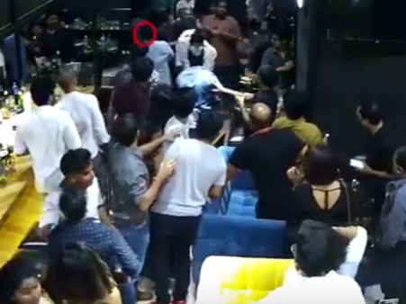 ஸ்டார் ஹோட்டலில் தண்ணியை போட்டு தகராறு செய்த கருணாஸ் நண்பர்கள் - கொலை முயற்சி வழக்கு