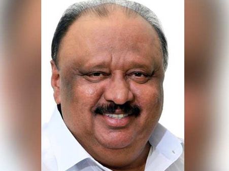 மலை முழுங்கி நில ஆக்கிரமிப்பு.. பதவியை விட்டு ஓடிய அமைச்சர்.. இங்கல்ல கேரளத்தில்!