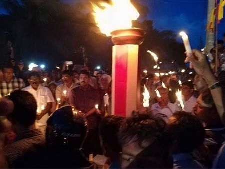 இலங்கை ராணுவ தடைகளை மீறி ஈழத்தில் உணர்வெழுச்சியுடன் மாவீரர் நாள்!