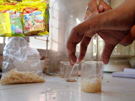 நொந்து நூடுல்ஸாகும் மேகி.. அதிகளவு சாம்பல் இருப்பதாக நெஸ்ட்லேவுக்கு ரூ.45 லட்சம் அபராதம்!