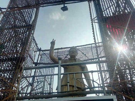 நெல்லையில் எம்ஜிஆர் சிலைக்கு முதல்வர் மாலை அணிவிக்காததால் சர்ச்சை