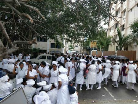 சென்னையில் போராட்டம் நடத்தும் செவிலியர்கள் கூண்டோடு டிஸ்மிஸ்?