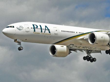 இறங்கி எல்லாரும் பஸ்ல போங்க... விமானத்தை பாதியில் நிறுத்தி கட்டளையிட்ட பாக், பைலட்!