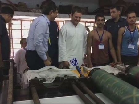 ஜிஎஸ்டி, பணமதிப்பிழப்பு பாதிப்பை சொல்லக் கூடாது என சூரத் வர்த்தகர்களுக்கு அரசு மிரட்டல்- ராகுல்