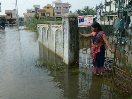 சென்னையில் மீண்டும் கனமழை- புறநகர்களில் இடியுடன் வெளுக்கிறது!
