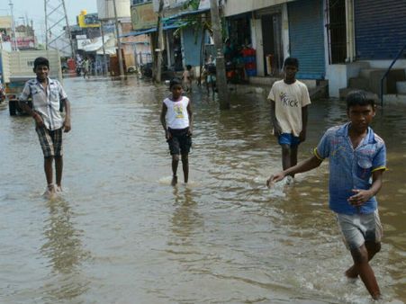 தொடரும் கன மழை: நாகை, திருவாரூர் புதுக்கோட்டையில் நாளை பள்ளிகளுக்கு விடுமுறை