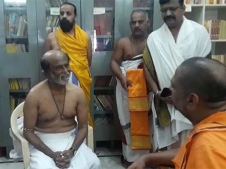 மந்த்ராலயா மடாதிபதியிடம் ரஜினி என்ன பேசினார்?- வீடியோ
