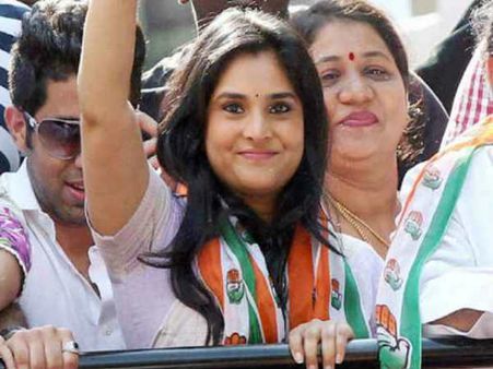 சமூக வலைதளங்களில் நடிகை குத்து ரம்யா தலைமையில் கலக்கும் காங்கிரஸ் டீம்!