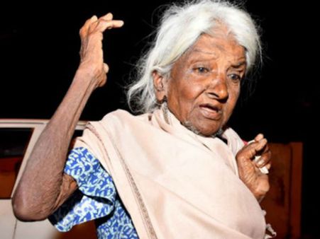 தான் பிச்சை எடுக்கும் கோவிலுக்கு ரூ. 2.5 லட்சம் தானமாக கொடுத்த சீதா பாட்டி