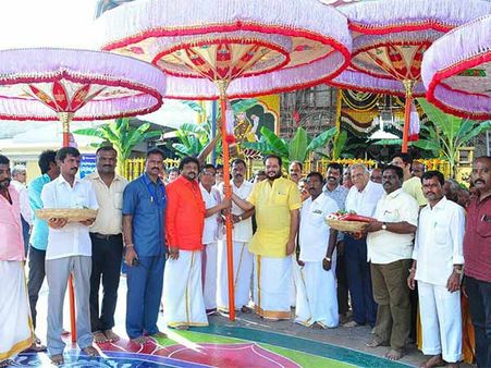 திருச்சானூர் பத்மாவதி தாயார் பிரம்மோற்சவம் - கஜவாகன சேவைக்கு குடை சமர்பணம்