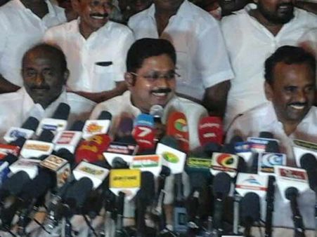 20 ஸ்லீப்பர் செல்கள் ரெடி.. விரைவில் வெளியே வருவாங்க.. என்ன சொல்கிறார் தினகரன்?