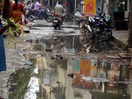 தெருவெங்கும் சாக்கடை நீர்.. அமெரிக்காவில் அல்ல.. சென்னை வண்ணாரப்பேட்டையில்தான்!