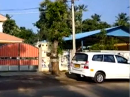 ரெய்டுக்கெல்லாம் அசரும் கூட்டமா இது... என்ன தான் நடக்கும்?