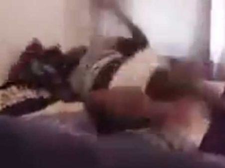 கட்டிலில் உருண்டு, கதறி துடித்து.. வாட்ஸ்அப் முடங்கியதால் மனுஷன் நிலைமையை பாருங்க