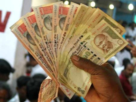 காணாமல் போன 500 ரூபாயும், 1000 ரூபாயும் பேசிக் கொண்டால்!