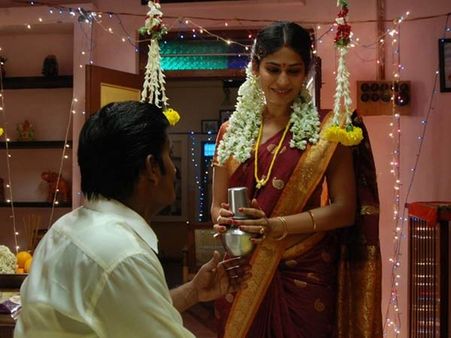 பூக்கள்... பழங்கள்... பால் சொம்பு... முதலிரவில் இதெல்லாம் எதுக்கு தெரியுமா?