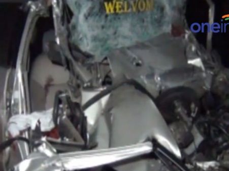 திருச்செங்கோடு அருகே சித்தளந்தூரில் கார்கள் மோதல்- 4 பேர் பலி