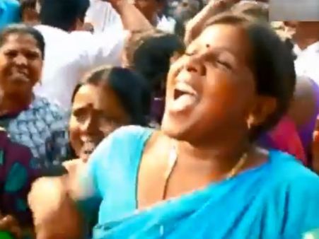 ஆர்.கே.நகரில் பட்டய கிளப்பும் அதிமுக 