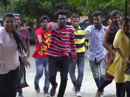 அதிமுகவின் ஆர்.கே.நகர் பாட்டை லைட்டா டச்சப் செய்து திமுக நக்கல்.. வைரலாகும் வீடியோ