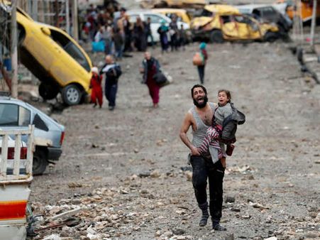 போர்.. மரணம்.. கண்ணீர்.. 2017ஐ உலுக்கிய டாப் புகைப்படங்கள்!