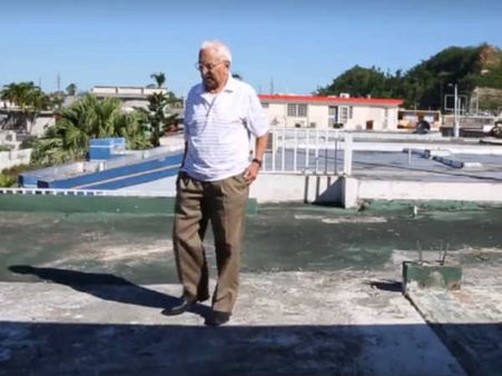 ஊரே அழிந்த பின்பும் தனியாக வாழும் 90 வயது தாத்தா.. புயலுக்கு மத்தியில் தில்லாக வாழ்கிறார்