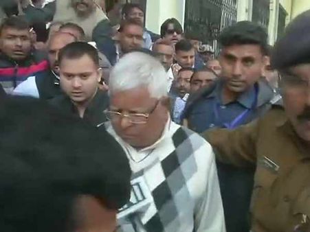 கால்நடை தீவன ஊழல் வழக்கில் குற்றவாளி என தீர்ப்பு.. லாலு பிரசாத் சிறையில் அடைப்பு!