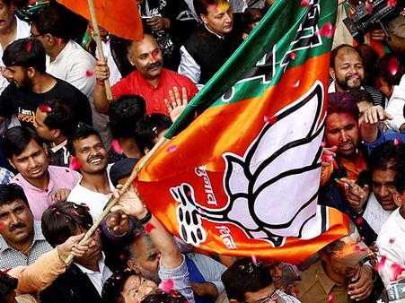 குஜராத்தில், 'வளர்ச்சி' பிரச்சாரம் எடுபடவில்லை.. 'பிரம்மாஸ்திரத்தை' கையில் எடுத்த பாஜக!