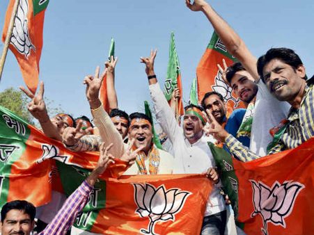 குஜராத்தில் பாஜக ஆட்சி அமையும்.. ஆனால்.. இந்தியா டிவி போல் முடிவுகளில் சுவாரசியம்