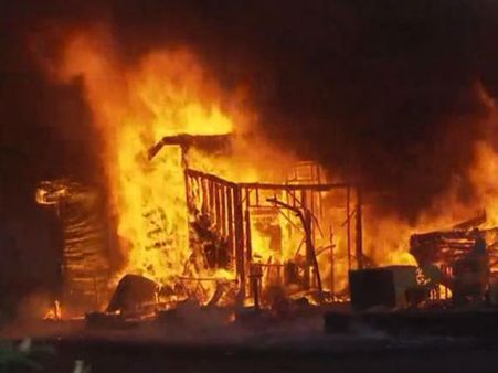 உதவிக்கு ஏங்கும் மக்கள்.. இரக்கம் காட்டாத காட்டுத் தீ.. கலிபோர்னியா வாசிகளின் கதறல்