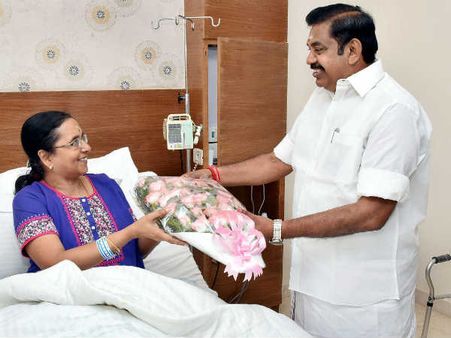 தலைமை செயலாளரை மருத்துவமனையில் சந்தித்தார் முதல்வர் எடப்பாடி: நிதித்துறை செயலருக்கு கூடுதல் பொறுப்பு