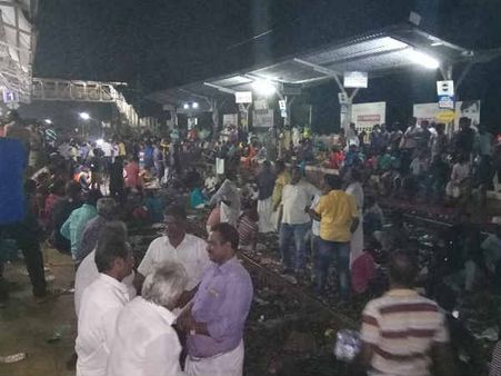 மீன் குழம்பும், தேங்காய் சட்னியும், மீண்டு வந்த கரண்ட்டும்.. குமரியிலிருந்து ஒரு உணர்வு கட்டுரை!