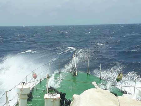 ஓகி புயலில் சிக்கிய 433 தமிழக மீனவர்கள் உட்பட 619 பேர் மாயம்- மத்தியஅரசு