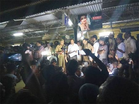 மீனவர்களை மீட்க கோரி குழித்துறையில் 12 மணிநேரம் நடைபெற்ற எழுச்சிமிகு ரயில் மறியல் போராட்டம் வாபஸ்!!