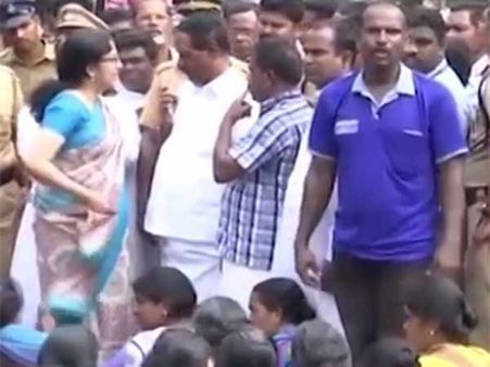 8 நாளாக தவிக்கிறோம், ஏன் இவ்வளவு தாமதமாக வந்தீர்கள்.. ரத்னகிரியில் அதிகாரியிடம் கொந்தளித்த மீனவர்கள்