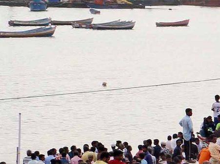 மகாராஷ்டிராவில் தவிக்கும் தமிழக மீனவர்களுக்கு தலா 600 லிட்டர் டீசல்- கேரளா உதவி