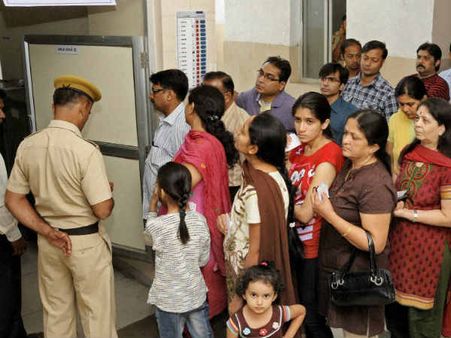 குஜராத்: 89 தொகுதிகளுக்கு சனிக்கிழமை முதல் கட்ட வாக்குப் பதிவு- பலத்த பாதுகாப்பு!