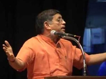 உறுதிமொழியை தினமும் படியுங்கள், உருப்படுவீர்கள்.. யாரை சொல்கிறார் தெரியுமா குருமூர்த்தி?