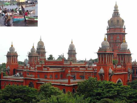 இயற்கைச் சீற்றத்துக்கு அரசை குறை கூடாது..மீனவர்களை மீட்க கடற்படைக்கு ஹைகோர்ட் உத்தரவு