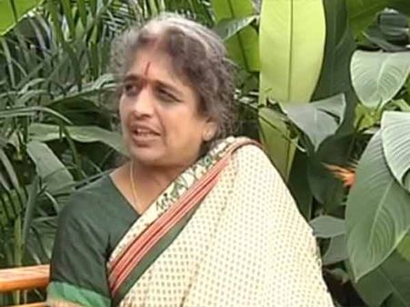 ஜெயலலிதாவின் அப்பாவை தாய் சந்தியா விஷம் வைத்து கொன்றார்- பெங்களூரு லலிதாவின் புது ”அணு குண்டு”