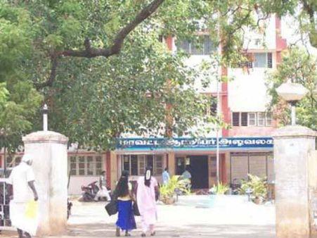 குமரி ஆட்சியர் அலுவலகத்தில் பரபர... 5 எம்எல்ஏக்கள் காத்திருப்பு போராட்டம்!