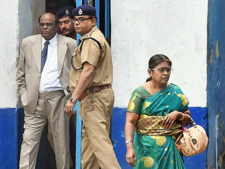 எப்படி இருந்த முன்னாள் நீதிபதி கர்ணன் இப்படி ஆயிட்டாரே?