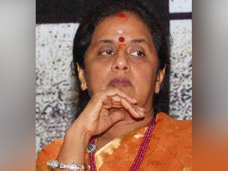 கருணாநிதி மகள் செல்விக்கு எதிரான நில அபகரிப்பு வழக்கு விசாரணைக்கு உச்சநீதிமன்றம் அனுமதி