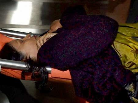 பாஜக ஆட்சிமன்ற குழு கூட்டத்தில் மயங்கி விழுந்த மத்திய பெண் அமைச்சர்.. பரபரப்பு