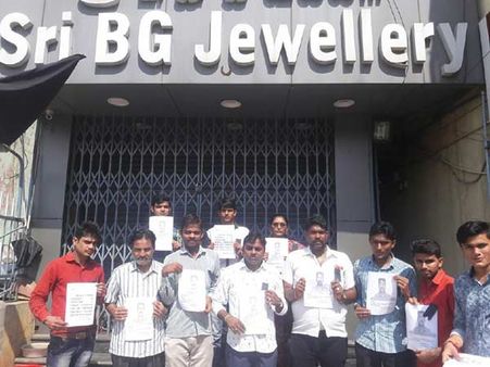 பெரியபாண்டிக்கு நகைக்கடை உரிமையாளர்கள் மவுன அஞ்சலி - மதுரவாயலில் கடையடைப்பு