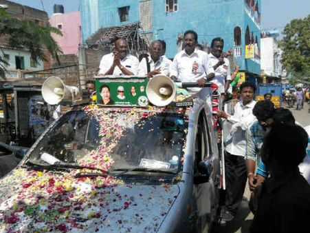 ஆர்.கே நகர் தேர்தல்.. அமைச்சர் செல்லூர் ராஜூ மீது தேர்தல் நடத்தை விதிமீறல் வழக்குப் பதிவு